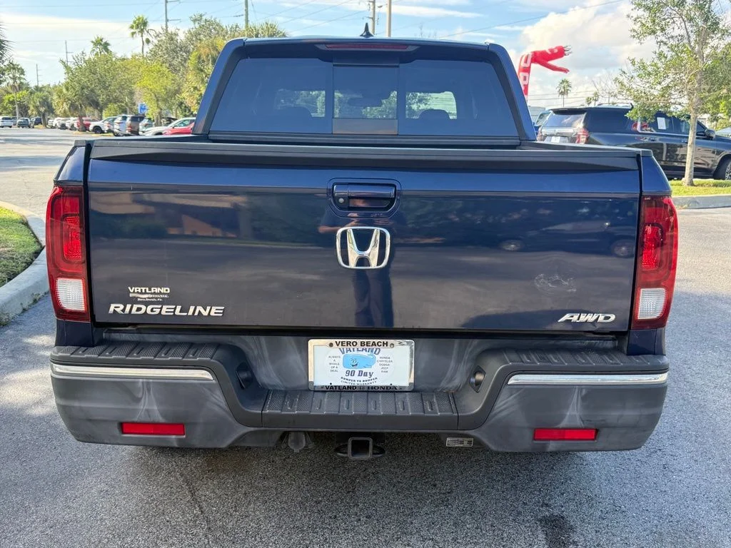 Used 2020 Obsidian Blue Pearl Honda RTL image 4