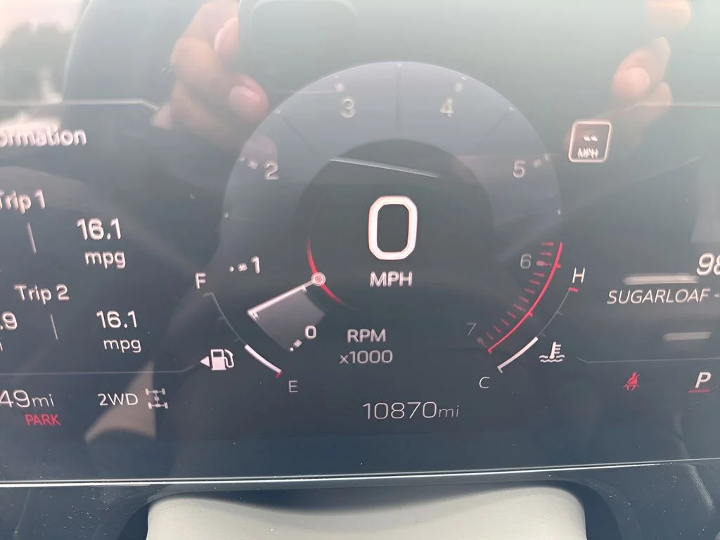 Used 2025 Silver GMC Denali image 25