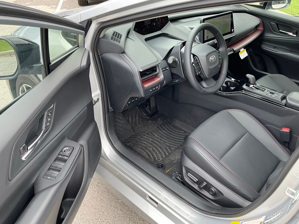 Certified Used 2025  Toyota XSE Premium image 9