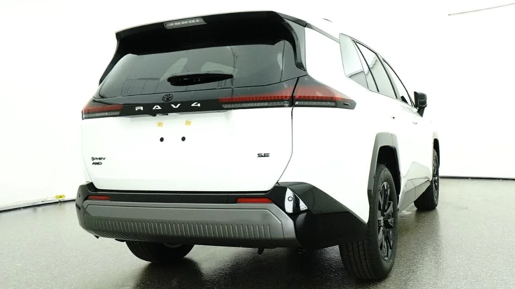 New 2026 Ice Cap Toyota SE image 5