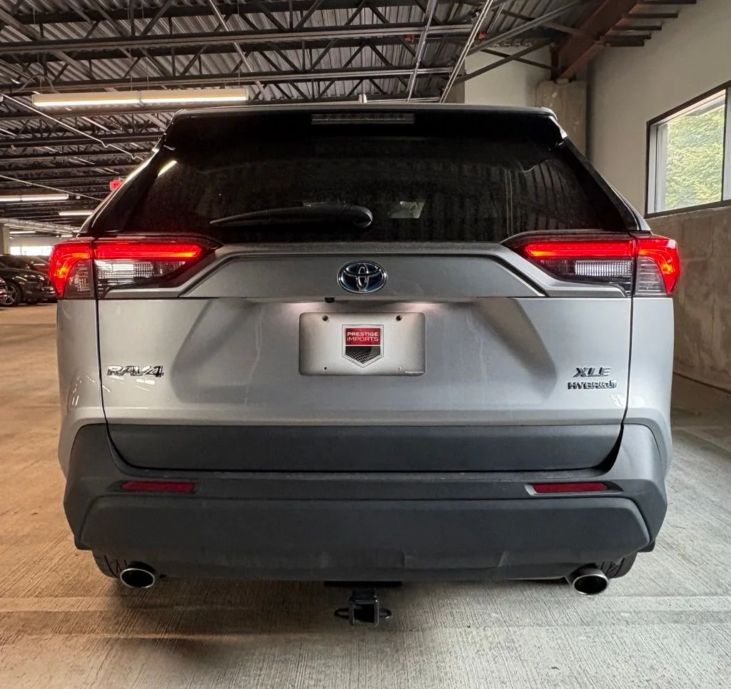 Used 2021 Silver Sky Metallic Toyota XLE image 7