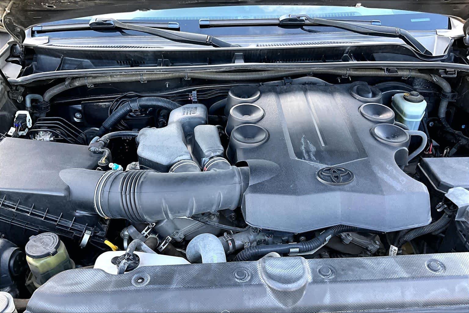 Used 2016 Magnetic Gray Metallic Toyota SR5 image 30