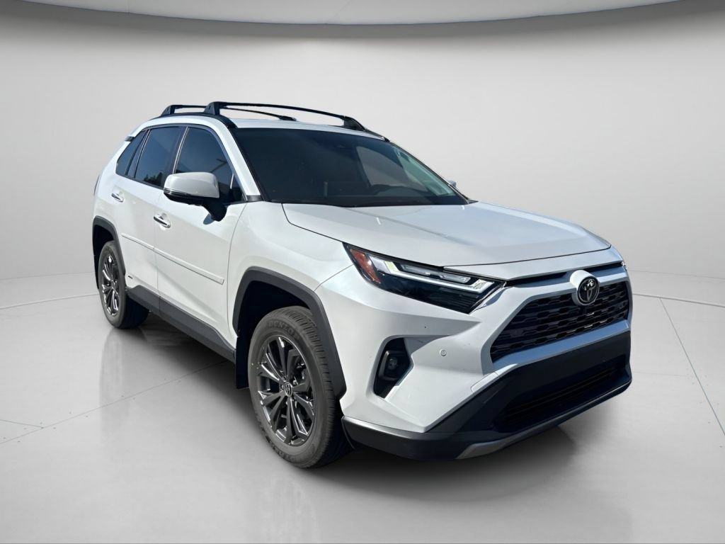 Used 2025 Wind Chill Pearl Toyota Limited image 2