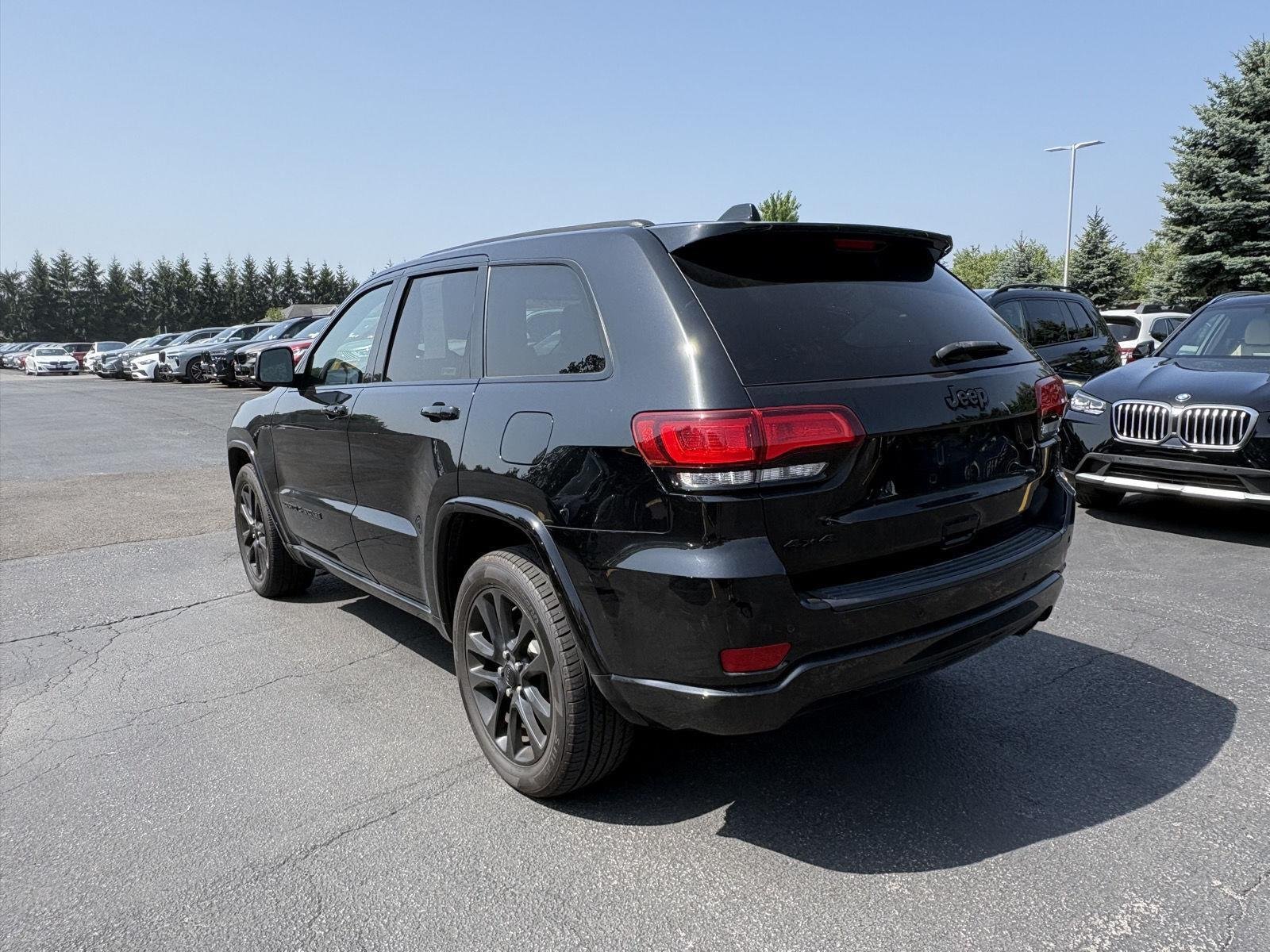 Used 2020 Diamond Black Crystal Pearlcoat Jeep Altitude image 5