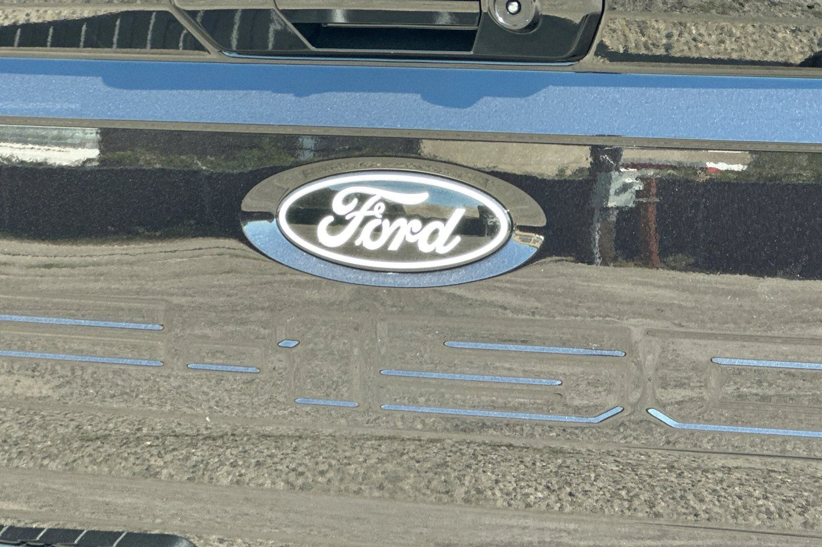 New 2026 Agate Black Metallic Ford XLT image 30