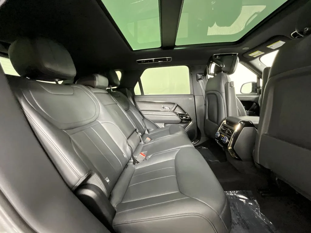 Used 2023 Gray Land Rover SE Dynamic image 23