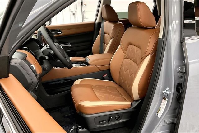 New 2026 Boulder Gray Pearl Nissan Platinum image 9