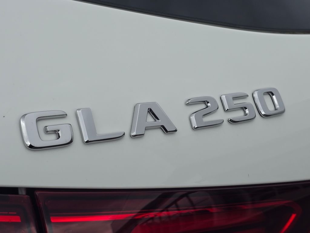 New 2026 Polar White Mercedes-Benz GLA 250 image 17