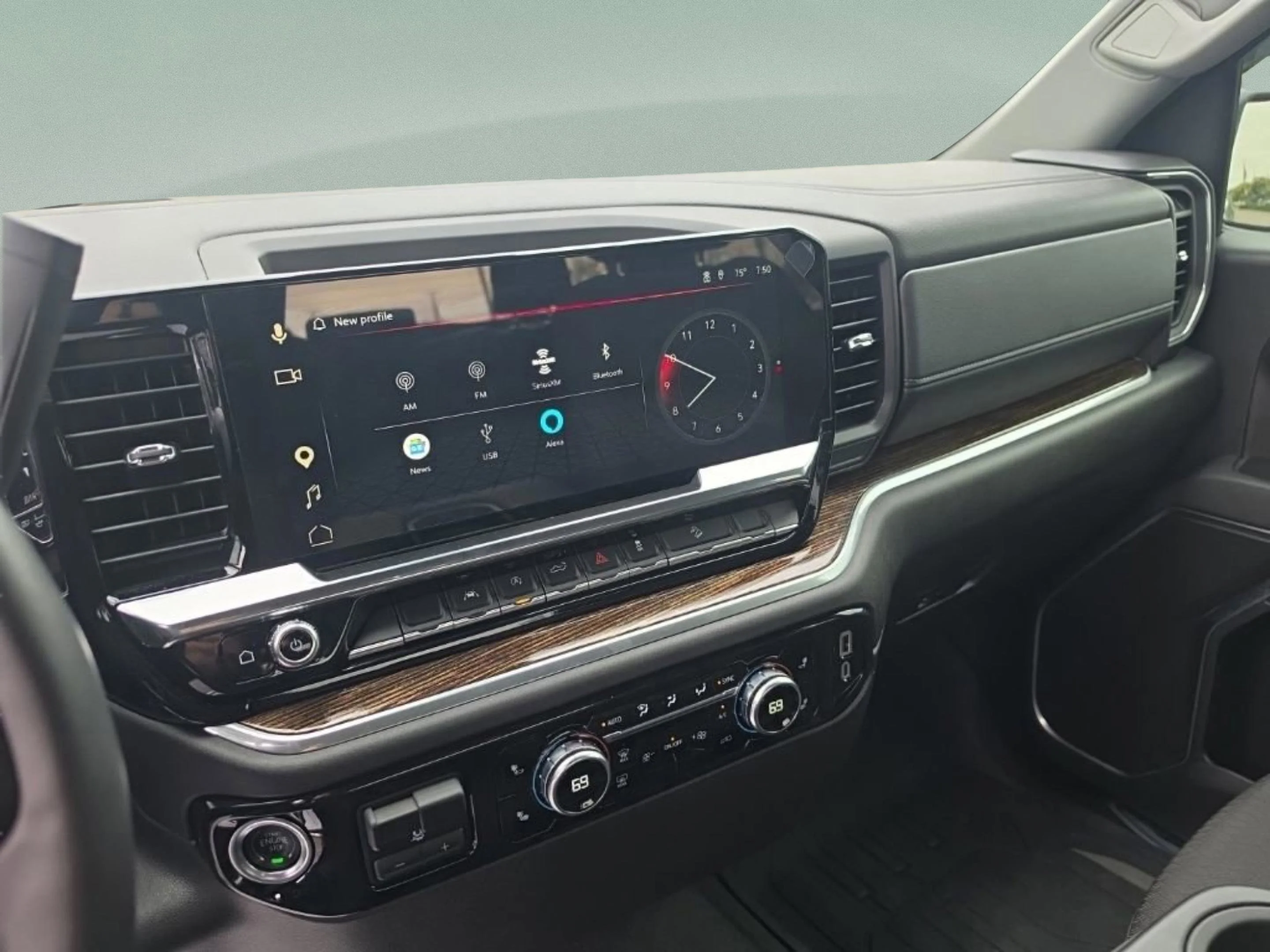 Used 2025 Sterling Metallic GMC Elevation image 18
