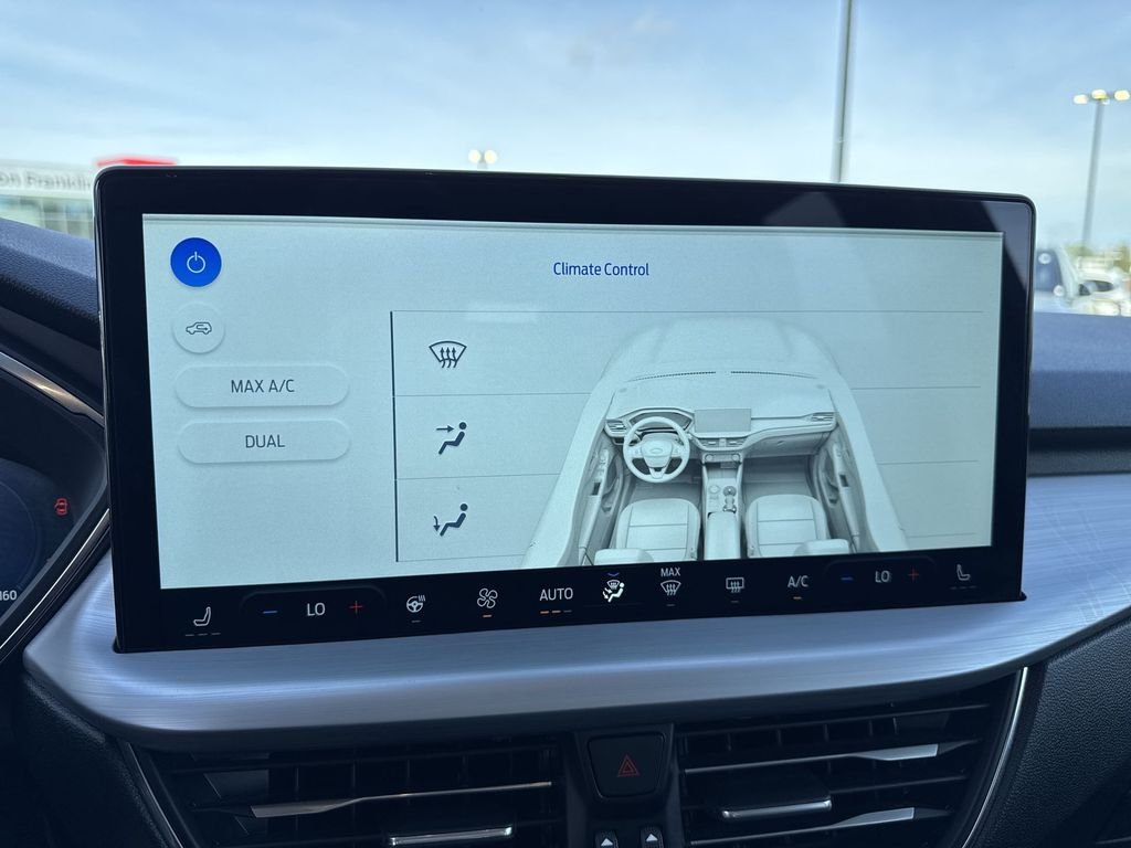 Used 2025  Ford Platinum image 19