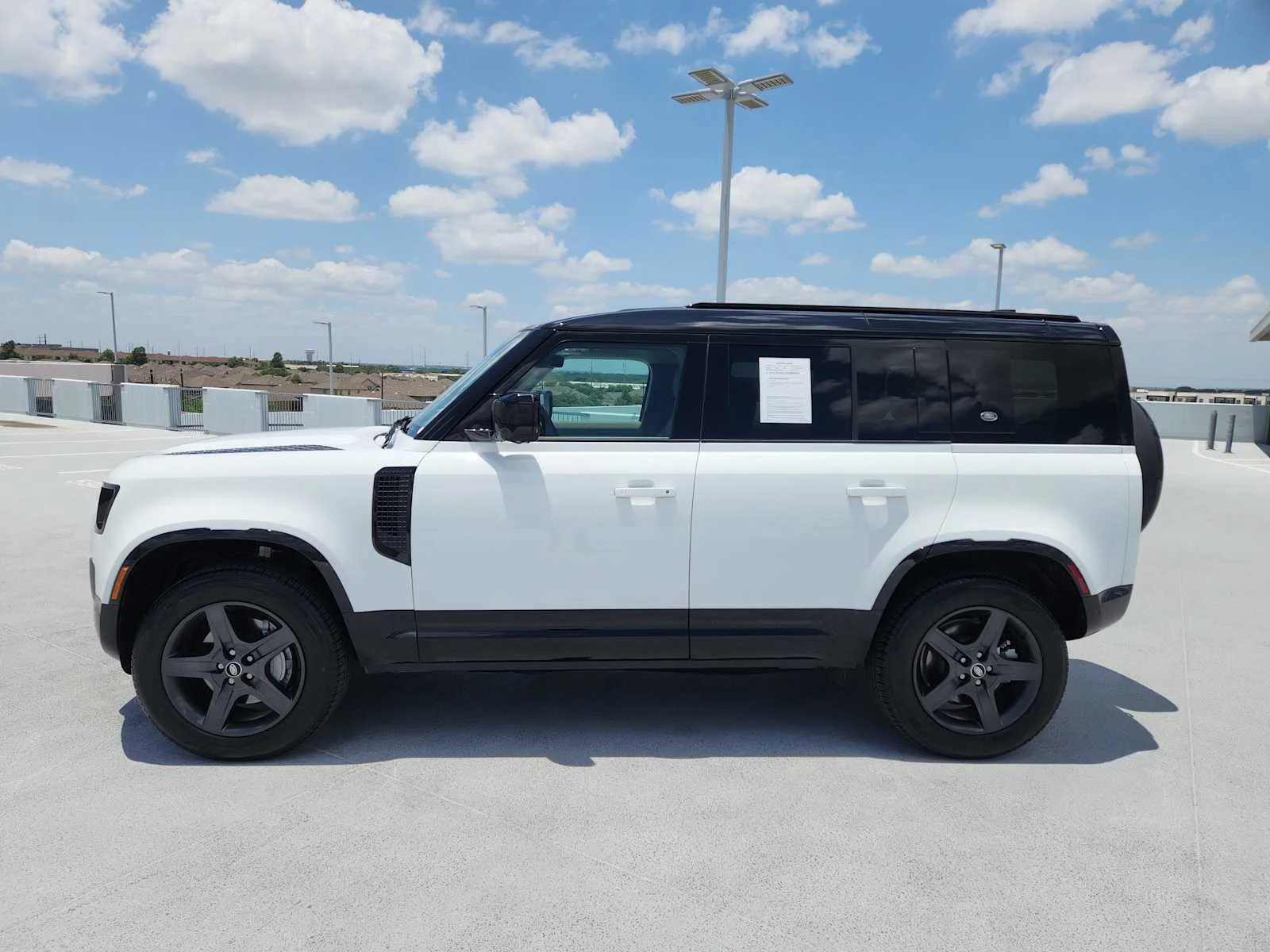 Certified Used 2024 FUJI WHITE Land Rover X-Dynamic SE image 4