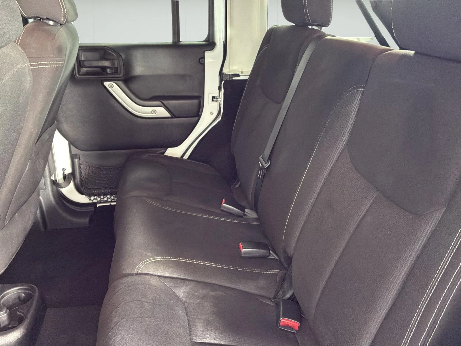 Used 2014 Bright White Clearcoat Jeep Sahara image 22