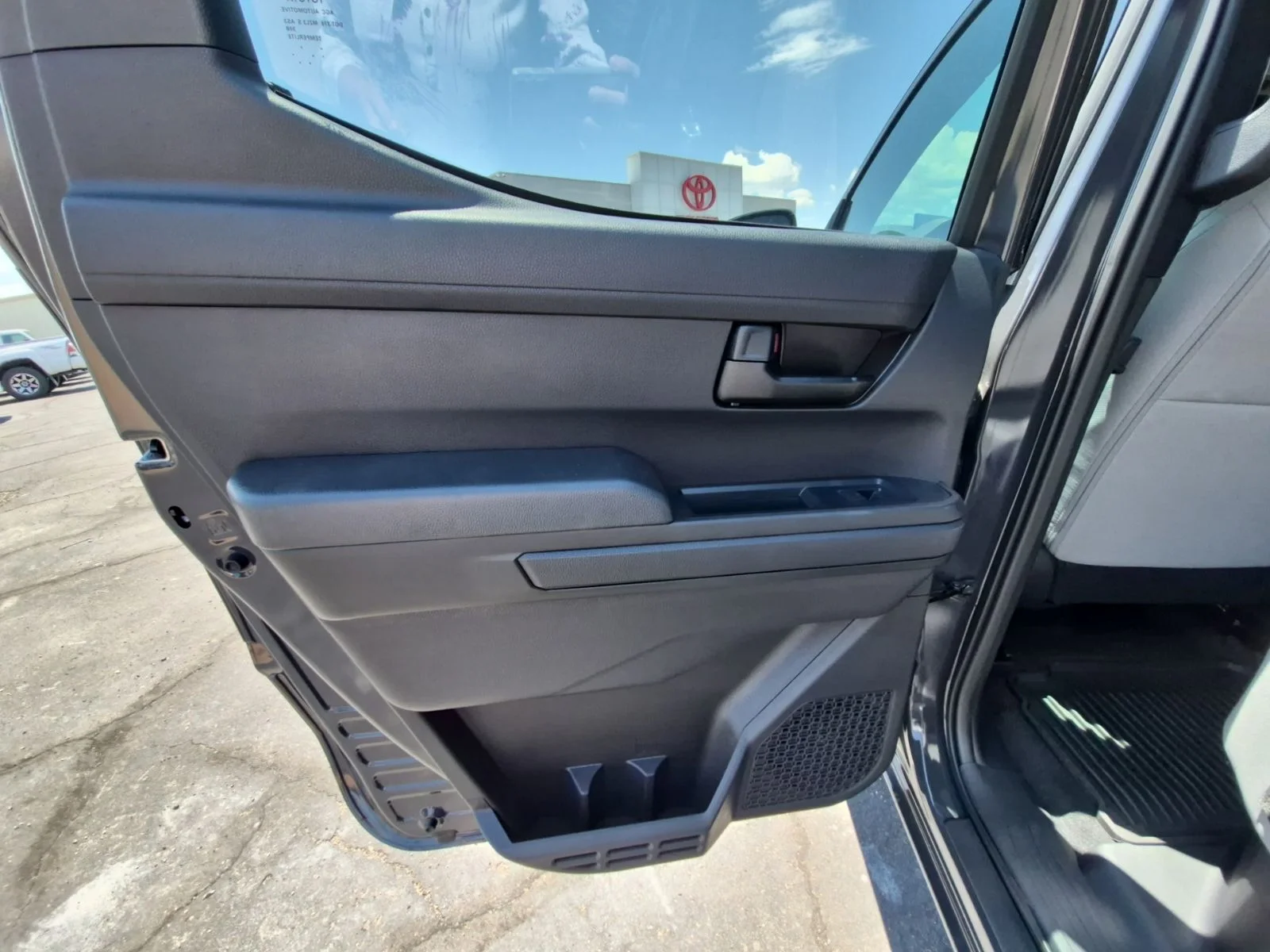 2026 Toyota Tacoma SR5 - Photo 34