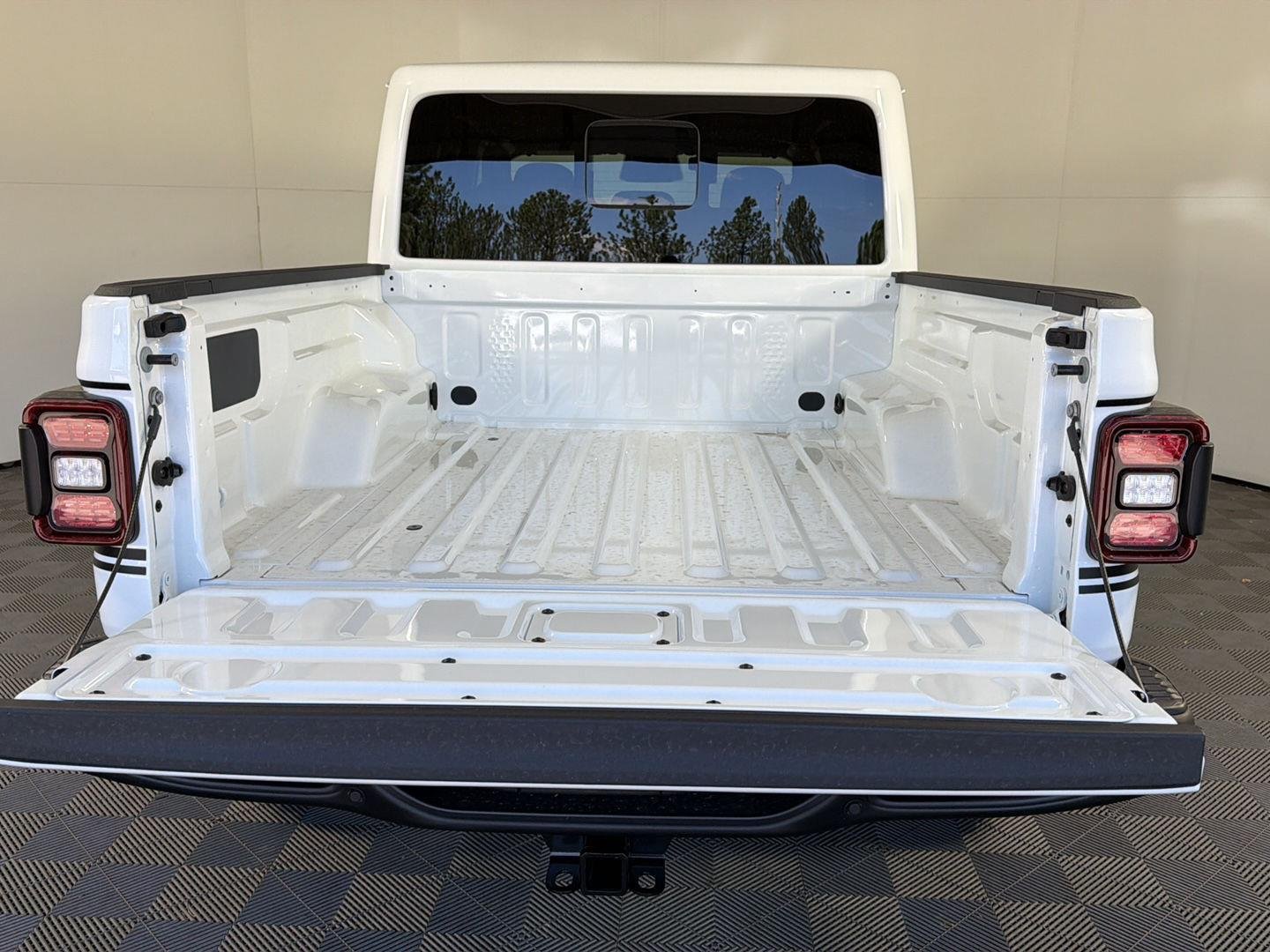 New 2026 Bright White Clear-Coat Exterior Paint Jeep Shadow Ops image 7