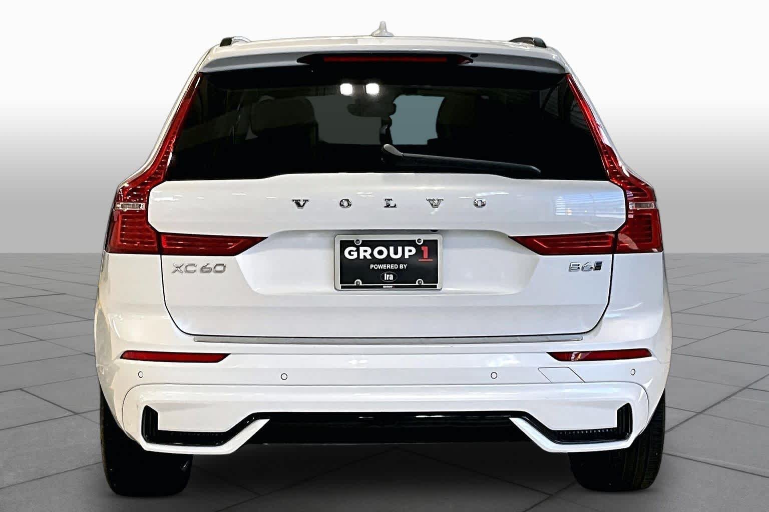 Used 2023 Crystal White Metallic Volvo Ultimate Dark Theme image 5