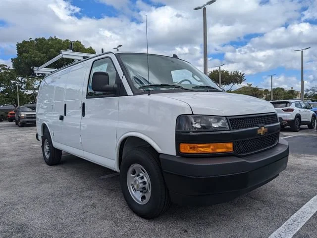 2025 Chevrolet Express 2500 Work Van HD's photo