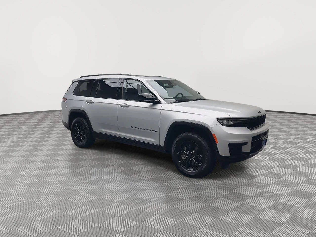 Used 2025 Silver Jeep Altitude X 4x4 image 35