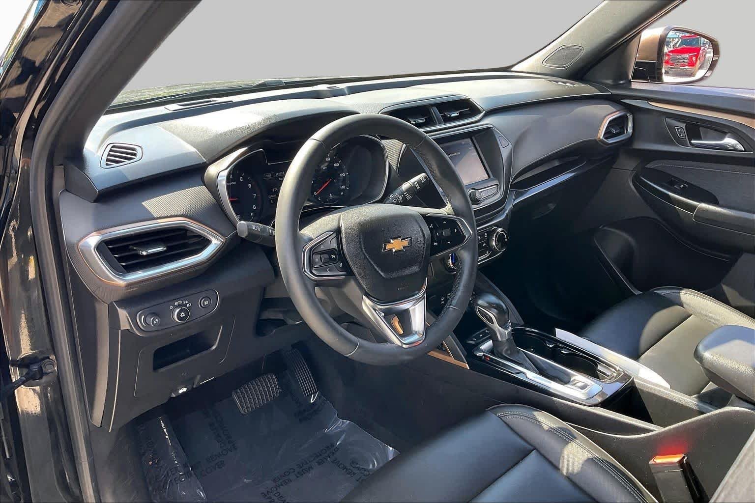 Used 2022 Mosaic Black Metallic Chevrolet ACTIV image 16