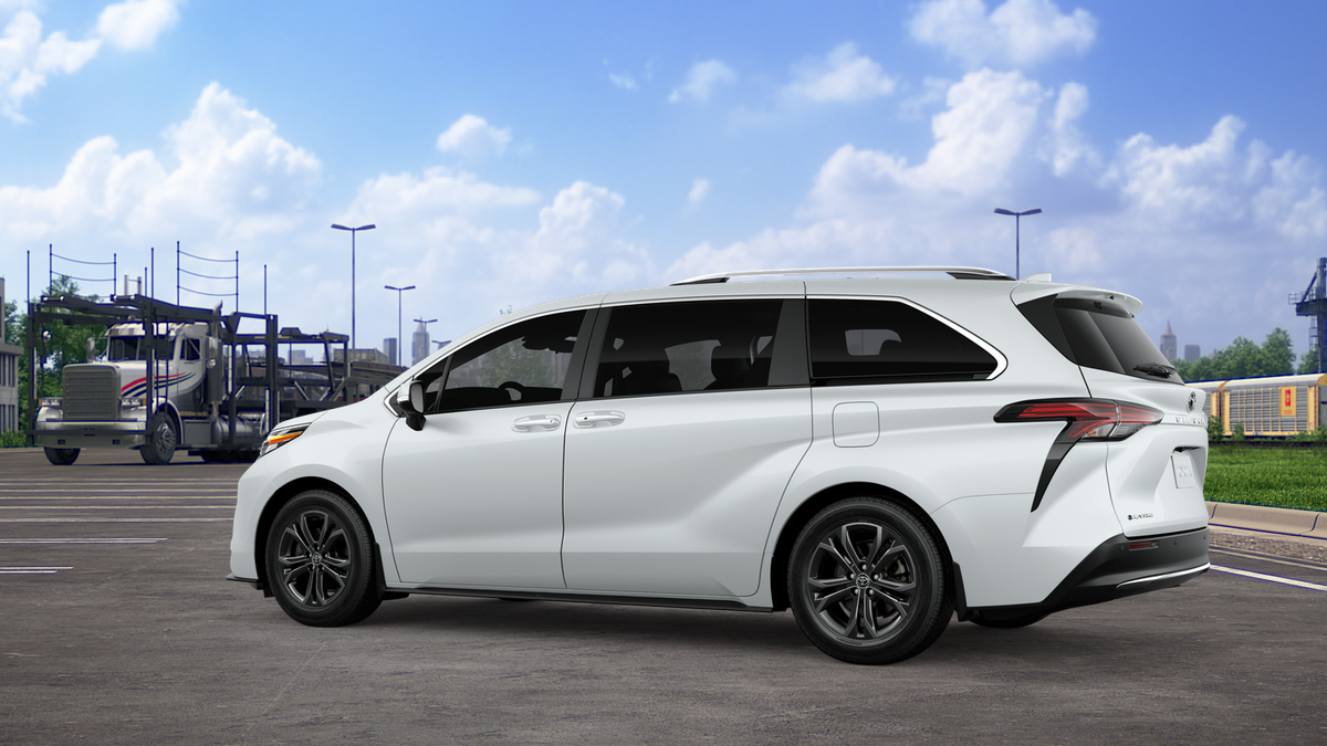 New 2026 Wind Chill Pearl Toyota Platinum image 5