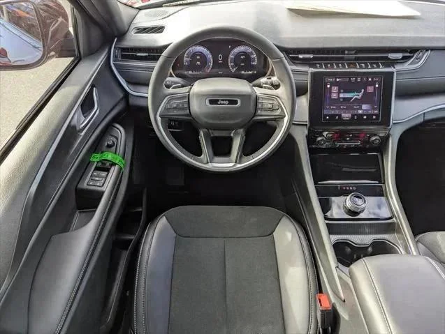 2025 Jeep Grand Cherokee Altitude - Photo 14