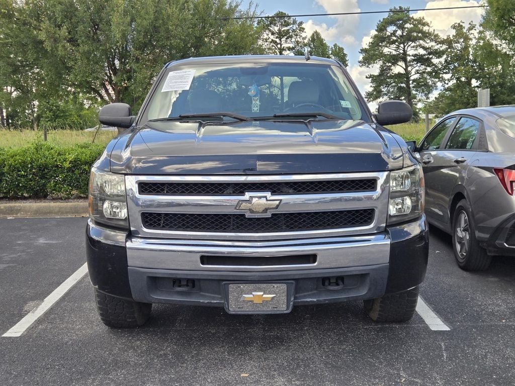 Used 2009 Black Chevrolet LT image 2