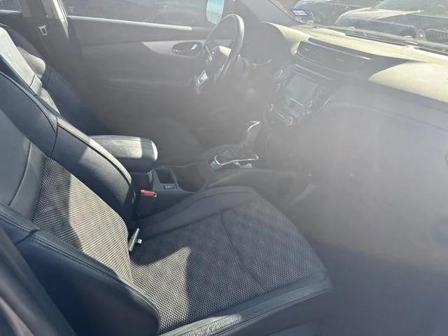 Used 2020 Gray Nissan SV FWD Xtronic CVT image 10