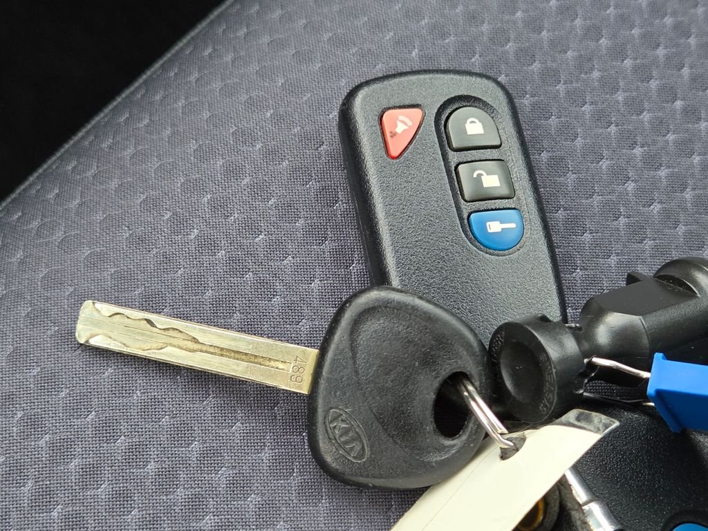 Used 2012 Silver Kia LX image 36