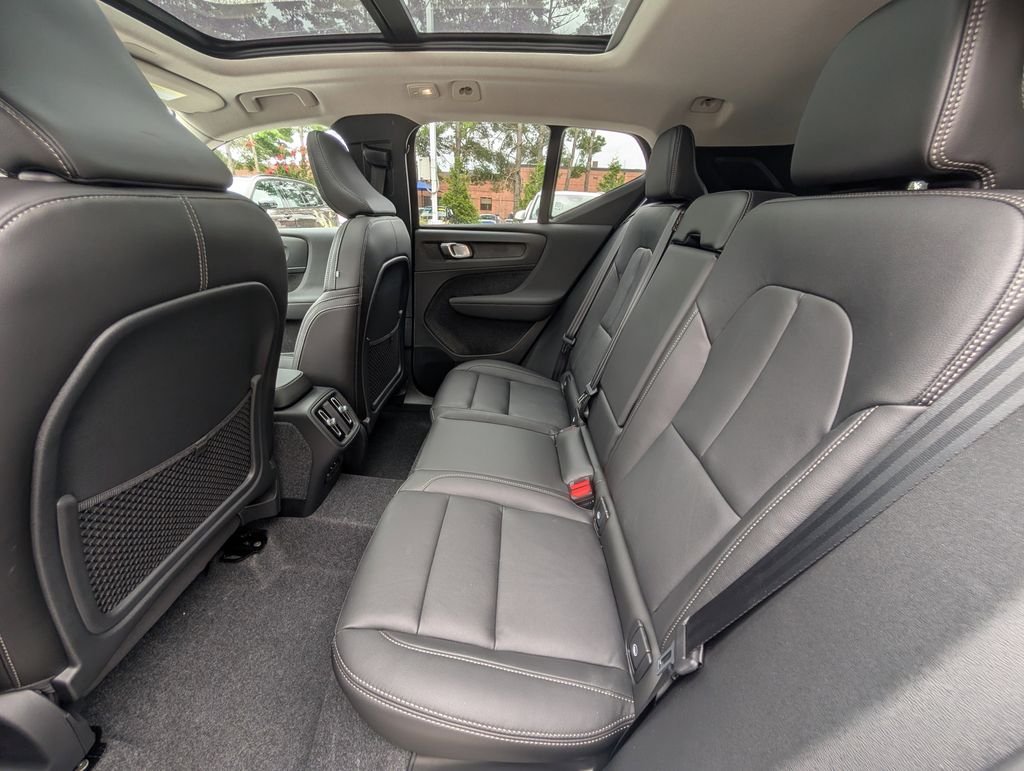 2026 Volvo XC40 Plus - Photo 7