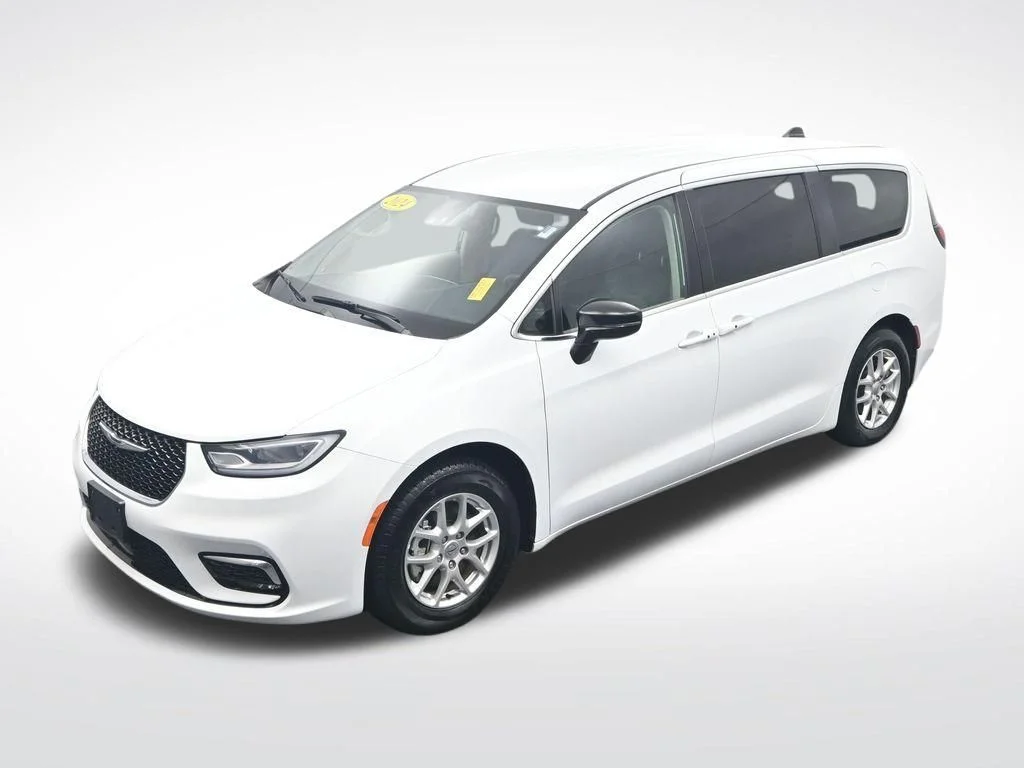 Certified Used 2024 Bright White Clearcoat Chrysler Touring L image 22