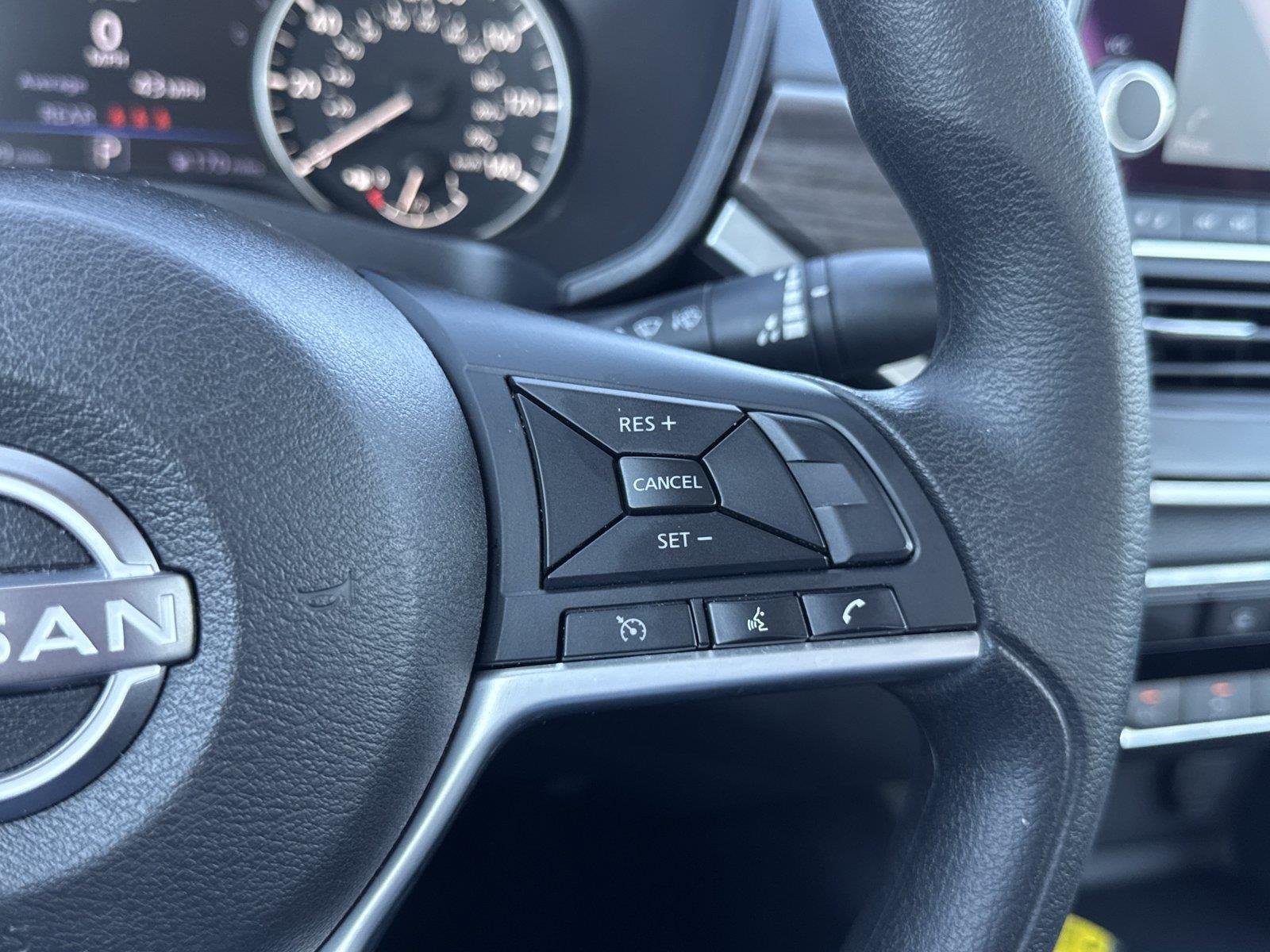 Used 2025 Super Black Nissan SV image 21