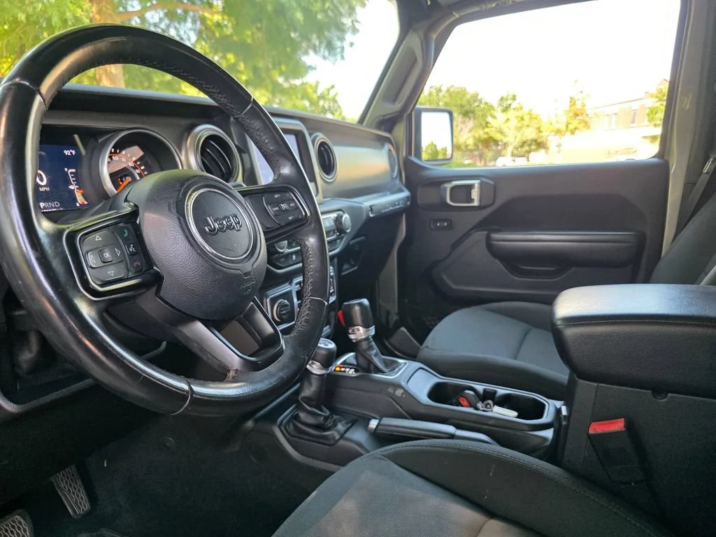 Used 2018 Silver Jeep Sport S 4x4 image 13