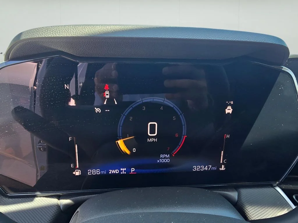 Used 2025 Summit White Chevrolet LT image 11