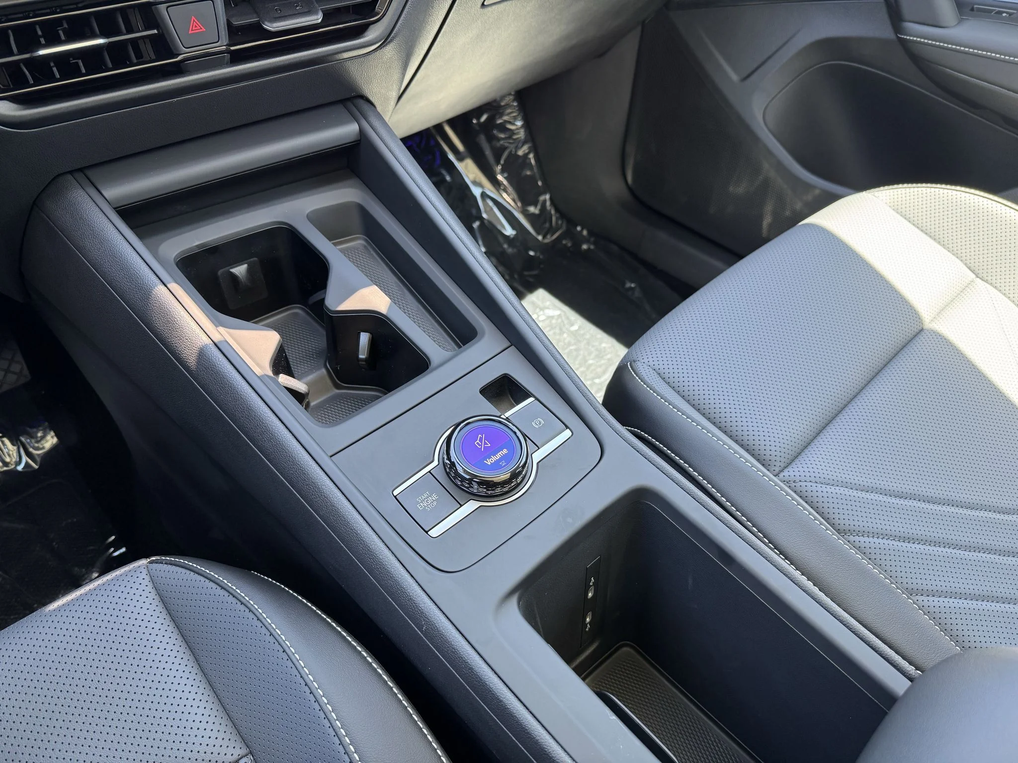 New 2026 Pure White Volkswagen SE image 25
