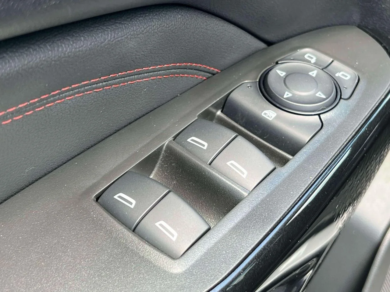 Used 2024 Sterling Gray Metallic Chevrolet FWD 2RS image 19