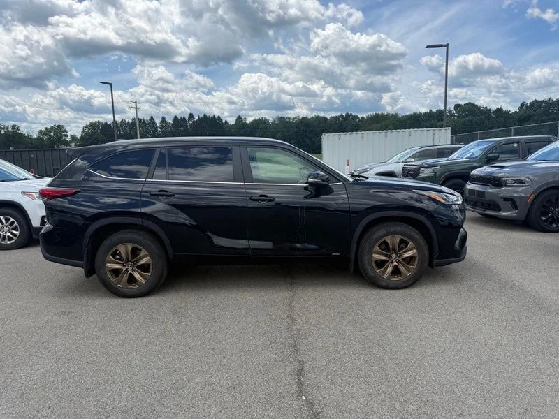Used 2023 Black Toyota Bronze Edition image 5