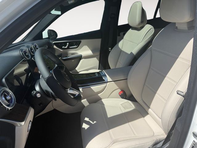 New 2026 Polar White Mercedes-Benz GLC 300 image 9