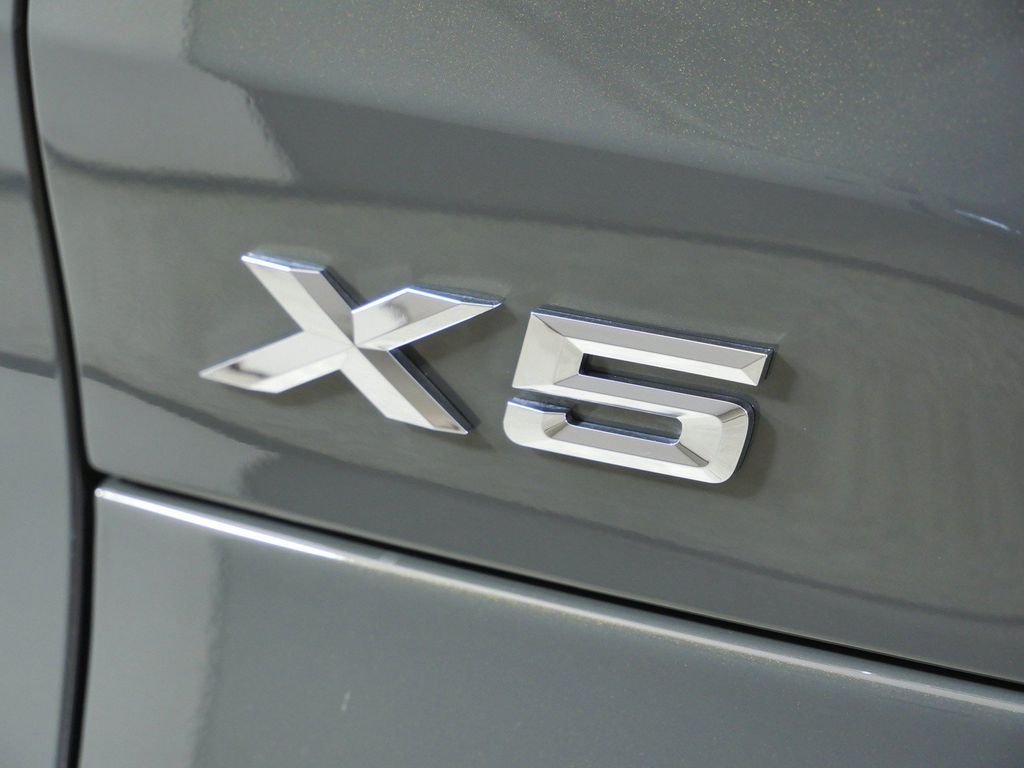 New 2026 Dravit Grey Metallic BMW xDrive40i image 13