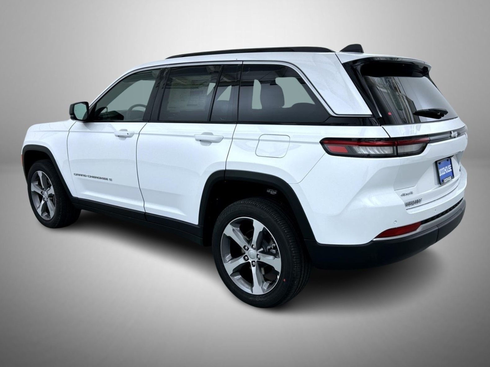 New 2026 Bright White Clear-Coat Exterior Paint Jeep Limited image 7