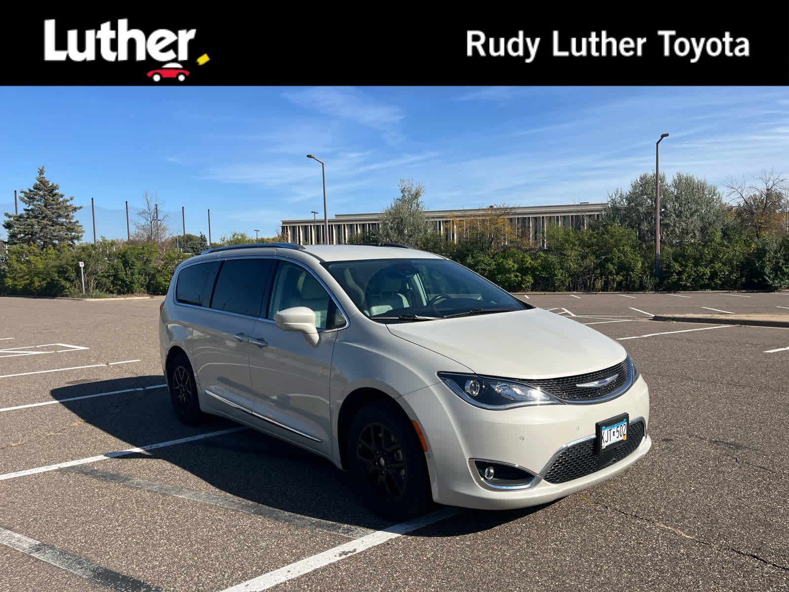 Used 2020 Luxury White Pearlcoat Chrysler Touring L image 1