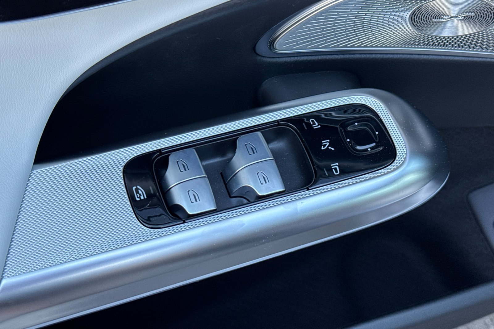 New 2026 Obsidian Black Metallic Mercedes-Benz E 350 image 24