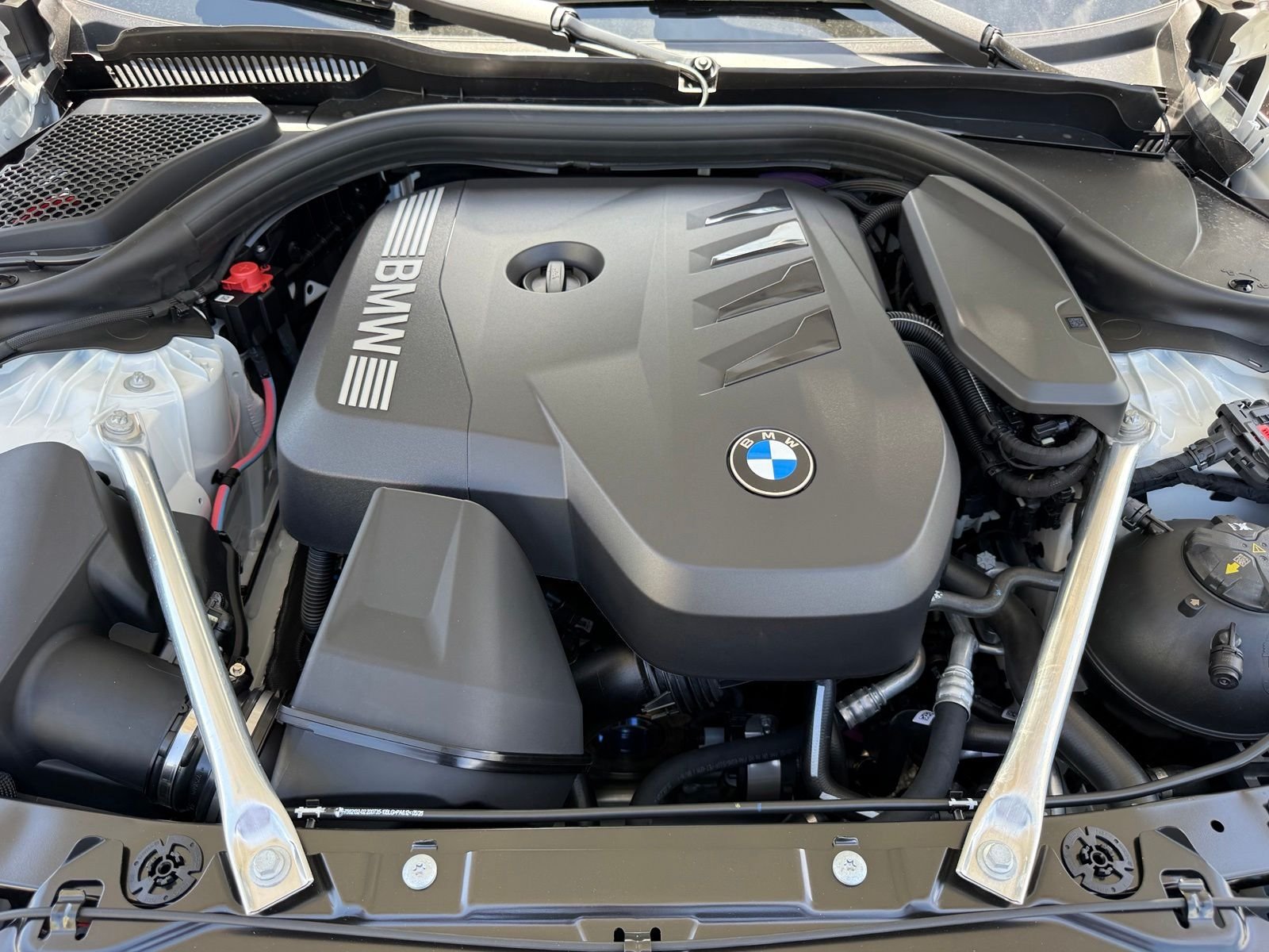 New 2027 Alpine White BMW 530i image 31