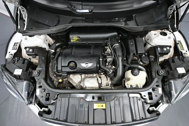 Used 2014 White MINI Paceman image 37