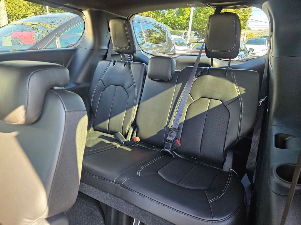 2026 Chrysler Pacifica Select - Photo 16