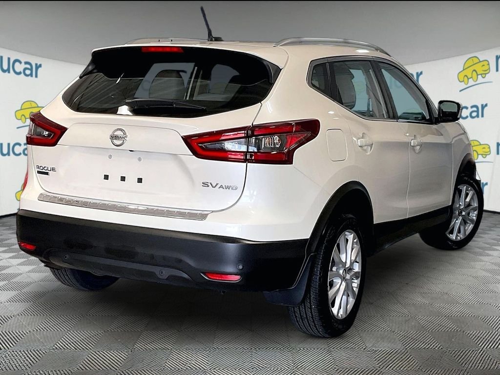 Used 2022 White Nissan SV image 6