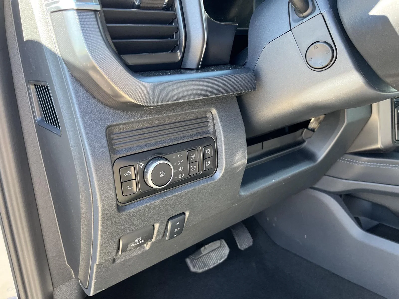 New 2026 Star White Metallic Tri-Coat Ford F-250® Platinum® image 16