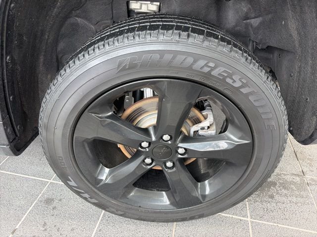 Used 2025 Gray Jeep Altitude X image 5