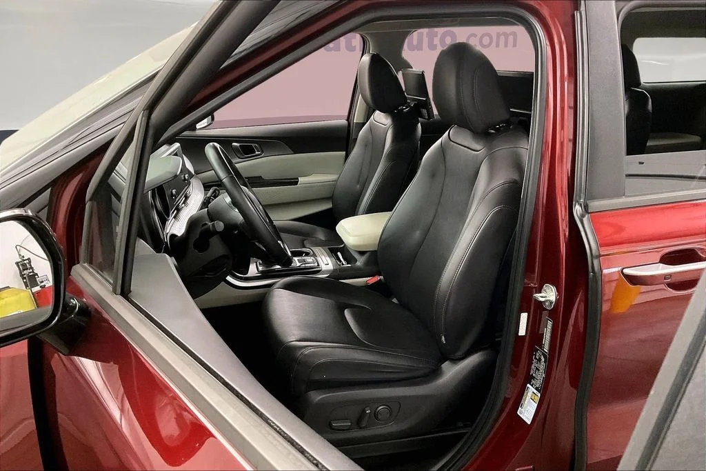Used 2022 Red Kia LXS image 29