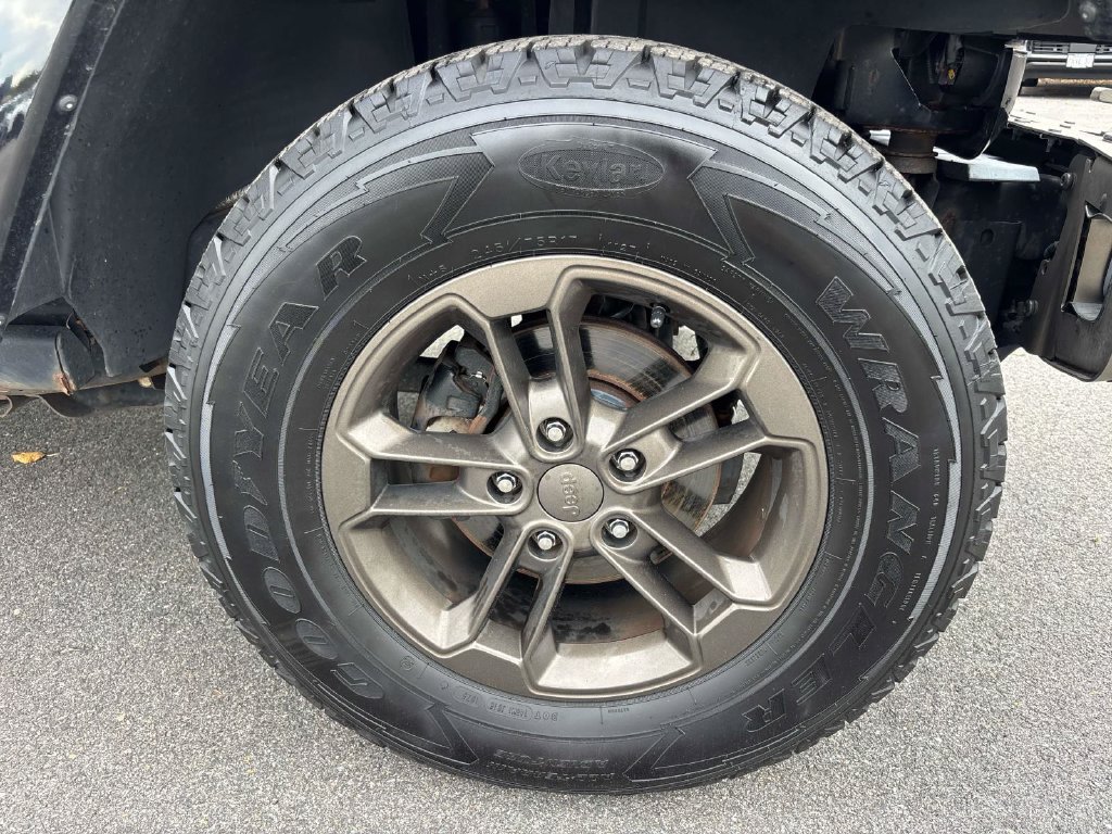 Used 2016 Black Jeep Unlimited Sahara image 31
