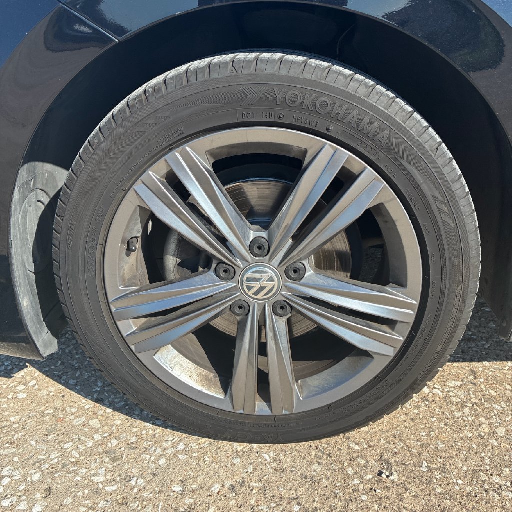 Used 2020 Deep Black Pearl Metallic Volkswagen R-Line image 6