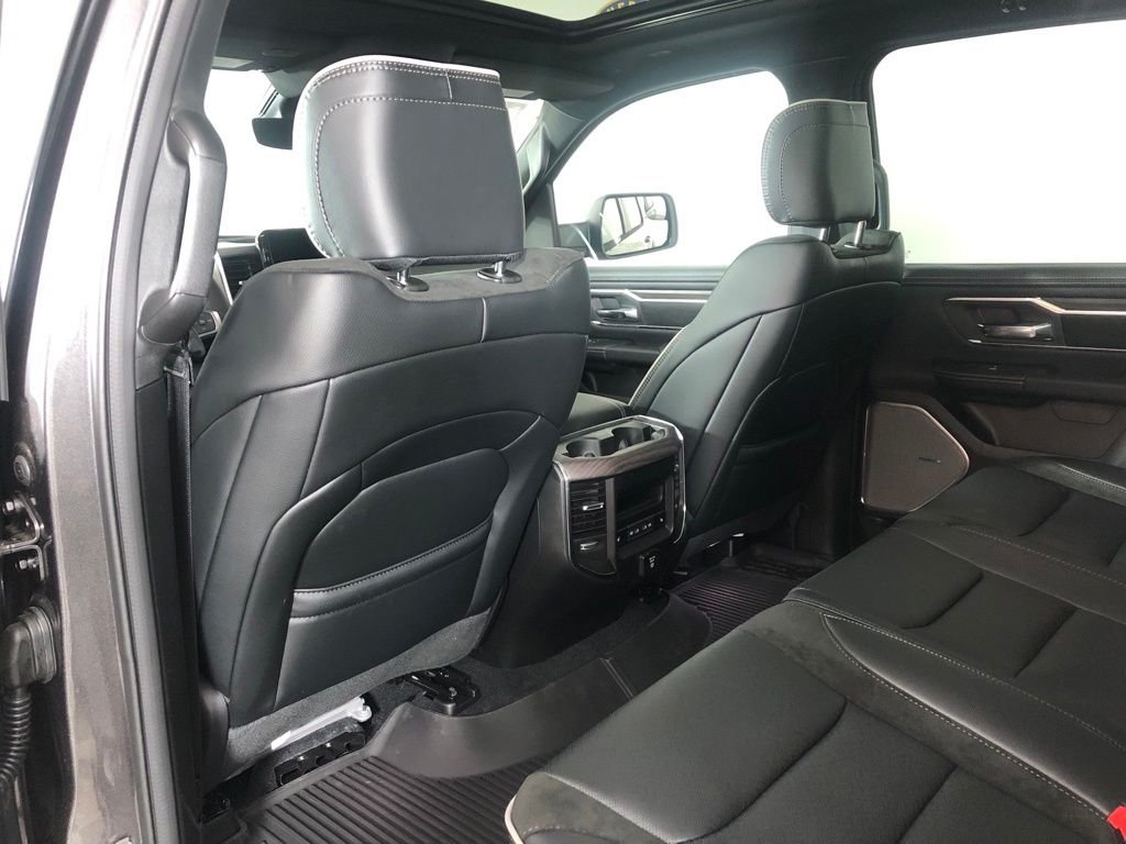 New 2026 Granite Crystal Metallic Clear-Coat Exterior Paint RAM Laramie image 34